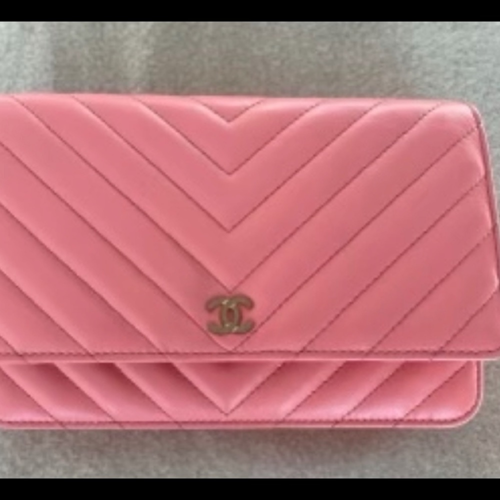 CHANEL chevron wallet on the chain bag brand new